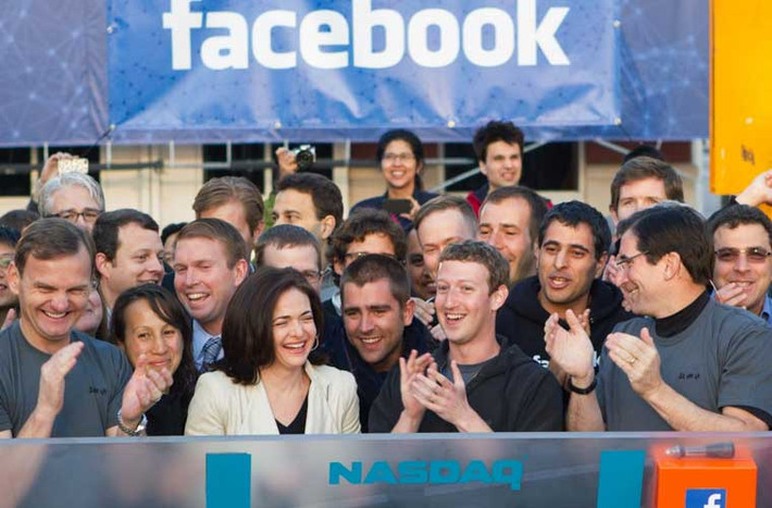 Facebook lập kỷ lục với lần phát hành cổ phiếu ra công chúng lần đầu (IPO) lịch sử vào ngày 18/5/2012 với 5 tỷ USD.