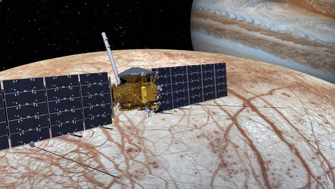 Các tàu vũ trụ tương lai của NASA, như Europa Clipper và một con rắn robot, sẽ giúp khám phá điều này. (Ảnh: Nature)