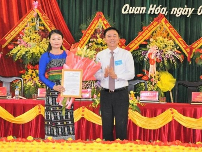 Tại buổi Trao quyết định đến tân Bí thư huyện ủy, ông Đỗ Trọng Hưng, Phó Bí thư Thường trực Tỉnh ủy Thanh Hóa đánh giá, bà Hà Thị Hương là cán bộ trẻ, được đào tạo cơ bản, được rèn luyện và trưởng thành trong nhiều môi trường khác nhau, đáp ứng được các tiêu chuẩn bổ nhiệm cương vị lãnh đạo chủ chốt ở địa phương.