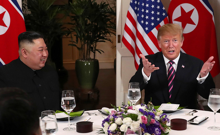 Một cựu quan chức giấu tên đã từng làm việc dưới thời Trump cho rằng, Triều Tiên, Ukraine, Trung Quốc, Iran và các điểm nóng khác có mối liên hệ chặt chẽ với nhau ở mức độ chưa từng thấy ở nhiệm kỳ tổng thống đầu tiên của ông Trump. "Tổng thống Trump sẽ phải đối mặt với bối cảnh địa chính trị khác so với năm 2021", cựu quan chức này cho biết, đồng thời nói thêm rằng bất kỳ sự tương tác đáng kể nào với Triều Tiên sẽ cần phải đợi thêm một thời gian nữa.