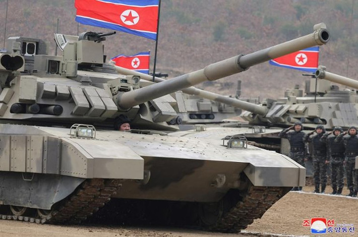 Mang phong cách đặc trưng của vũ khí do Triều Tiên sản xuất, xe tăng Cheonma-2 còn được trang bị thêm súng phóng lựu tự động 30 mm và bệ phóng dành cho 2 tên lửa chống tăng, cho thấy khả năng cao nó không phóng được tên lửa qua nòng.