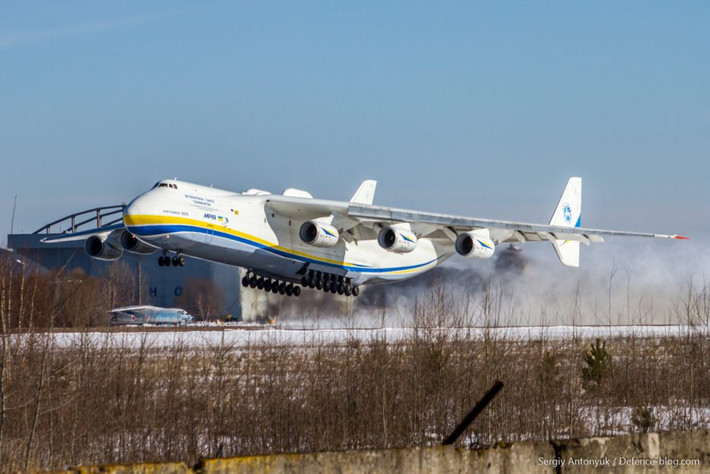 Hình ảnh An-225 cất cánh bay trở lại trong hôm 19/3 sau nhiều năm nằm lại sân bay Gostemel ở ngoại ô Kiev, Ukraine. Nguồn ảnh: Defense.