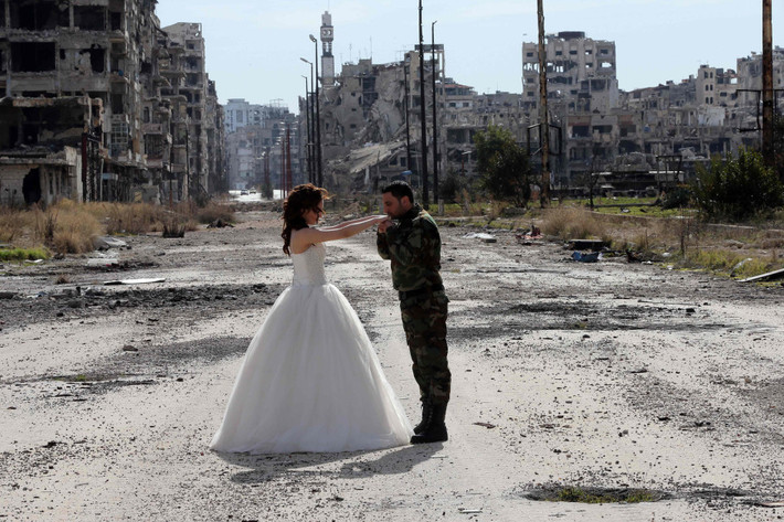 Tuy nhiên, cuộc sống ở Syria vẫn tiếp tục diễn ra và dường như, người dân tại đây cũng đã dần "quen" với cuộc chiến tranh này. Nguồn ảnh: Syriaico.