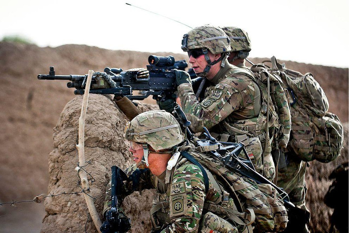 Giống với ở Iraq, chính quyền non trẻ thân Mỹ do Washington dựng lên ở Afghanistan vẫn chưa thể đủ sức để gánh vác được đống bừa bộn mà Mỹ để lại tại quốc gia này sau gần 2 chục năm giao tranh diễn ra. Nguồn ảnh: BI.