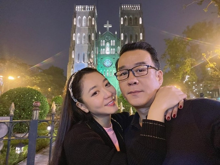 Trước khi chia tay, Đại gia Thắng Ngô từng phát biểu mối tình giữa anh và Hà Thanh Xuân là nhân duyên, do định mệnh sắp đặt. Anh không ít lần dành những lời tình cảm ngọt ngào cho ca sĩ Hà Thanh Xuân. Ảnh: Tổng hợp