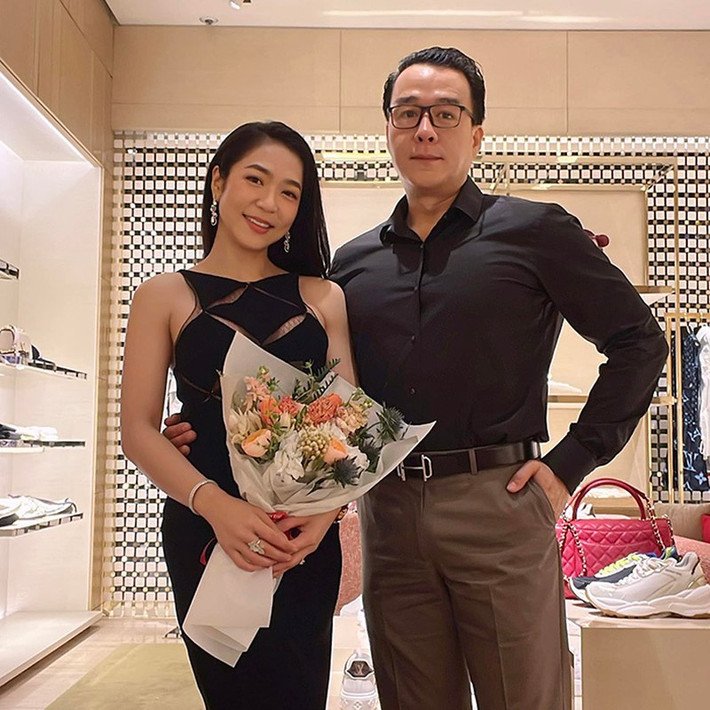 Trước khi chia tay, Đại gia Thắng Ngô từng phát biểu mối tình giữa anh và Hà Thanh Xuân là nhân duyên, do định mệnh sắp đặt. Anh không ít lần dành những lời tình cảm ngọt ngào cho ca sĩ Hà Thanh Xuân. Ảnh: Tổng hợp