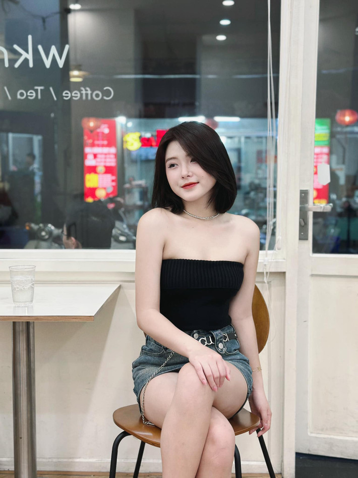 Vốn có sở thích chụp ảnh nên khi đăng tải những hình ảnh trên trang cá nhân, vô tình gái xinh 2K được nhiều người chú ý.