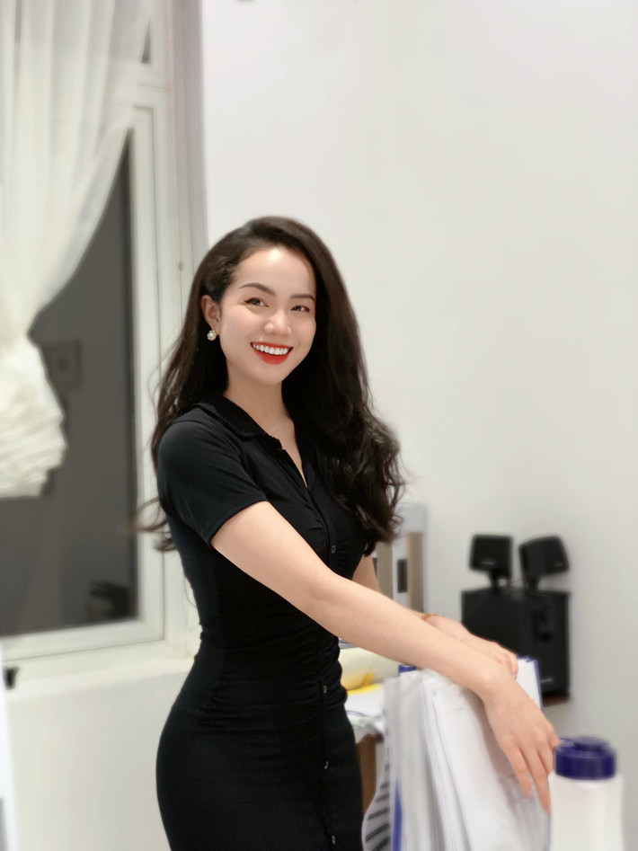 Ở ngoài đời, Thiện Mỹ gây ấn tượng bởi nhan sắc xinh đẹp cùng vóc dáng quyến rũ.