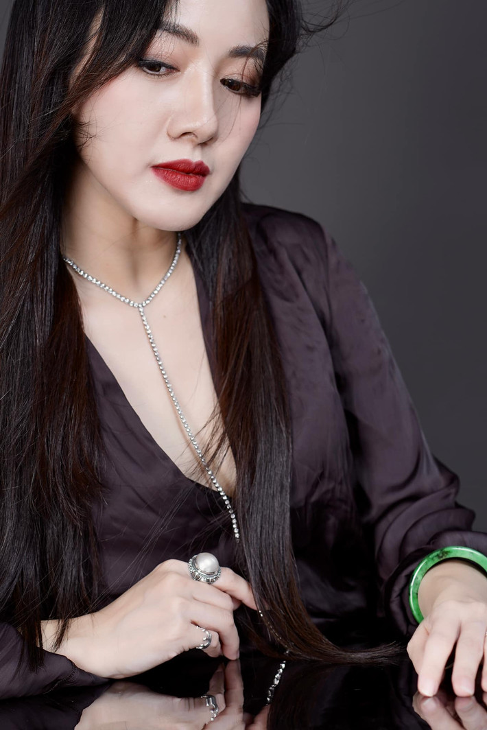 Mới đây nhất, MC Hoài Anh vừa khoe những hình ảnh lưu lại dấu ấn tuổi 43, netizen không ngừng xuýt xoa bởi nhan sắc quá đỗi xinh đẹp và mặn mà.