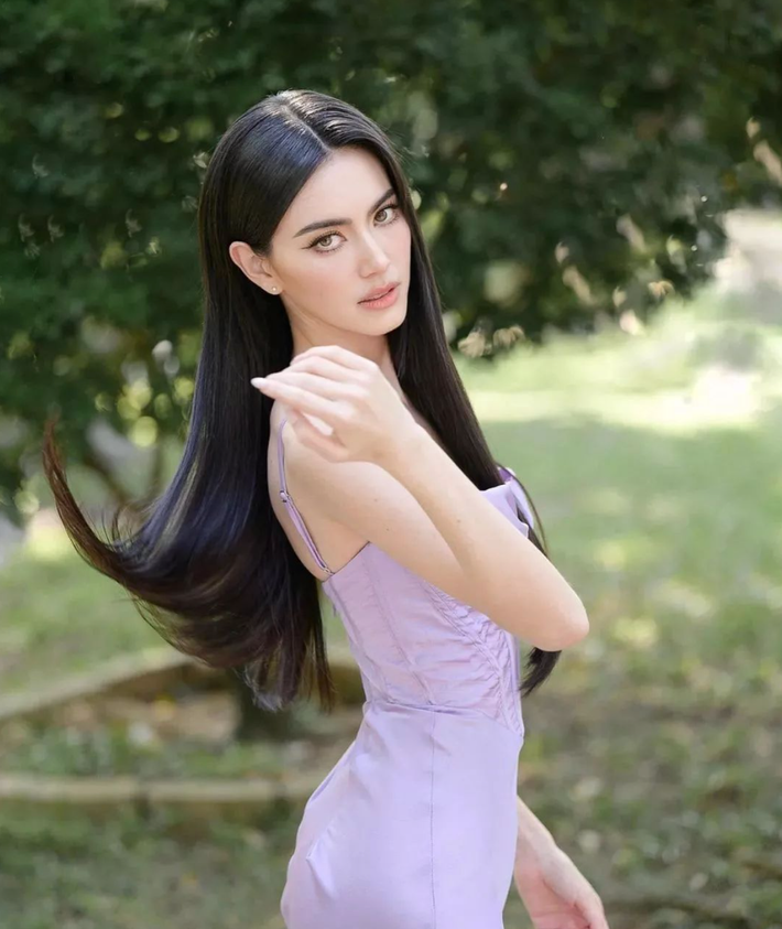 Mai Davika đến Việt Nam để tham gia trình diễn thời trang tại show kỷ niệm 10 năm hoạt động thời trang của Lan Khuê vào ngày 5/9 tại TP HCM.