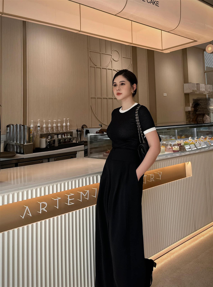 Dù thời kỳ bầu bí tăng cân khá nhiều nhưng dường như gương mặt cô nàng vẫn không bị phá nét.