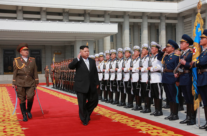 Lễ duyệt binh kỷ niệm ngày sinh lãnh tụ Kim Nhật Thành của Triều Tiên năm nay được đánh giá là một trong những lễ duyệt binh lớn nhất từng được Bình Nhưỡng tổ chức trong suốt 10 năm qua. Mặt khác nó còn cho cả thế giới thấy sự lớn mạnh không ngừng của Quân đội Triều Tiên dưới sự lãnh đạo của Kim Jung Un. Nguồn ảnh: DS.