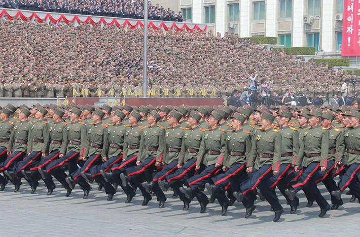 Khối đại diện học viên các trường quân sự Triều Tiên tham gia lễ duyệt binh. Nguồn ảnh: DS.