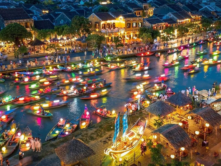 Không giống như những thành phố lớn ồn ào, náo nhiệt, Hội An mang đến một nhịp sống chậm rãi, thanh bình. Ảnh Internet