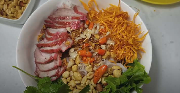 Mỗi bát phở chua ở Lạng Sơn có giá dao động từ 40.000 - 60.000 đồng, tùy nguyên liệu và khẩu phần. Ảnh Internet