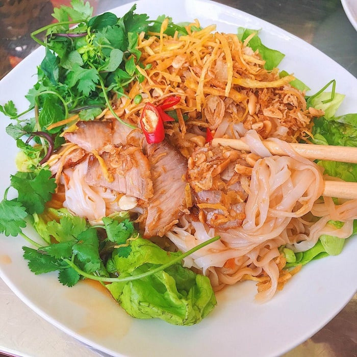 Nền văn hóa ẩm thực xứ Lạng vô cùng đa dạng, với nhiều món ăn lạ miệng, thơm ngon, hấp dẫn. Đặc sản phở chua là một trong số đó. Ảnh Internet