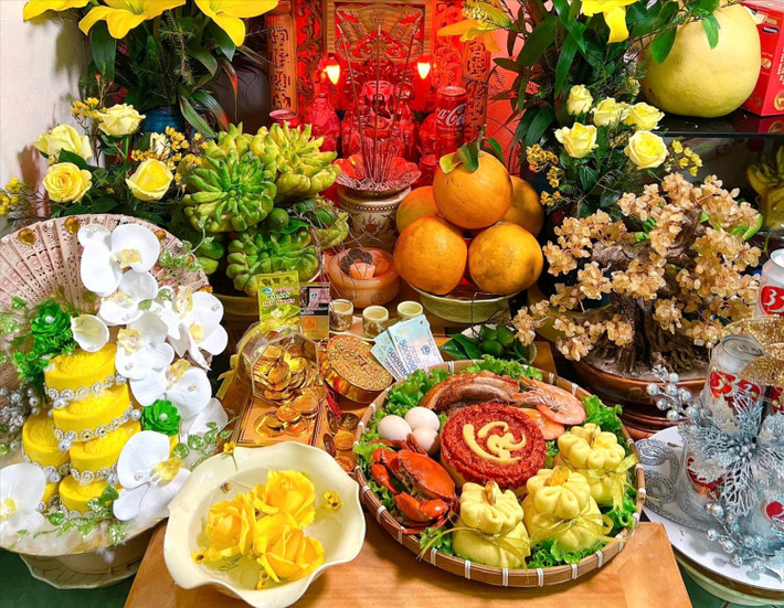 Do vậy, vào ngày mùng 10 tháng Giêng âm lịch, nhiều gia đình, đặc biệt là những người làm kinh doanh, buôn bán đều cúng Thần Tài với mong cầu một năm nhiều may mắn và tài lộc. Ảnh minh họa