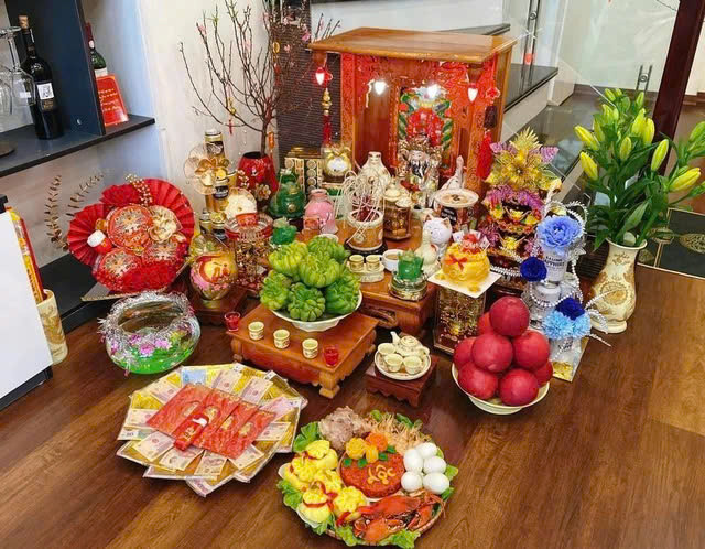 Đồ lễ chuẩn bị để cúng Thần tài còn tuỳ thuộc vào hoàn cảnh của mỗi gia đình những cùng không nên quá xa xỉ, gây lãng phí. Ảnh minh họa
