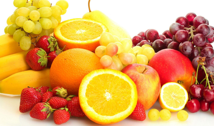Các loại trái cây giàu vitamin C: Vitamin C là chất dinh dưỡng quan trọng giúp kháng viêm, tăng cường hệ miễn dịch hiệu quả, đặc biệt rất hữu ích đối với người đang bị cúm vì dưỡng chất này giúp tăng khả năng sản sinh của bạch hầu trong máu. Tuy nhiên, cơ thể mỗi người lại không thể tự sản sinh hoặc tổng hợp vitamin C mà cần phải được bổ sung qua các thực phẩm để cải thiện sức khỏe. Các loại trái cây họ cam chanh như cam, quýt, chanh, bưởi,… là nguồn thực phẩm rất giàu vitamin C. Ảnh minh họa