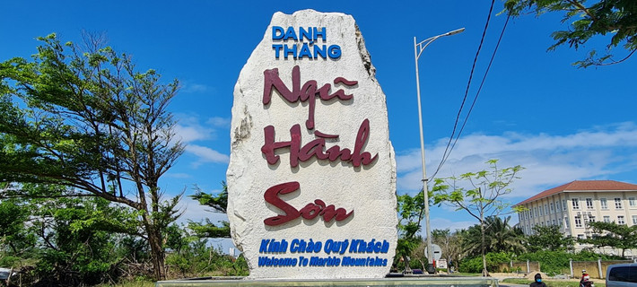 Danh thắng Ngũ Hành Sơn là một địa điểm du lịch nổi tiếng của đất Đà thành.