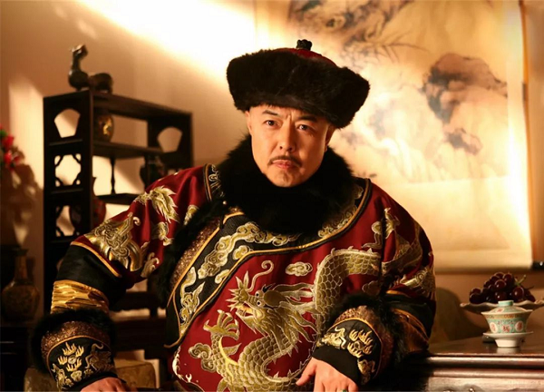 Khang Hi Đế băng hà ngày 20/12/1722 tại Tử Cấm Thành tại Bắc Kinh, Đại Thanh. Việc con trai Ung Chính lên kế vị Khang Hi đến nay vẫn còn tranh cãi.