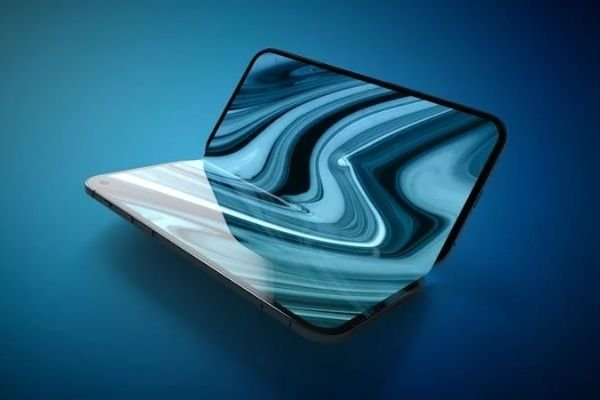 Theo Ross Young, Apple có thể sẽ trì hoãn việc ra mắt iPhone màn hình gập cho đến năm 2025. Những nguồn tin trong chuỗi cung ứng cho thấy Apple đang không muốn vội vàng tham gia thị trường điện thoại màn hình gập.