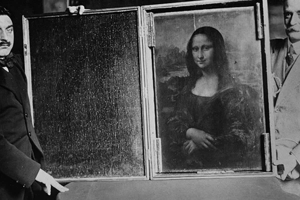 Vào thế kỷ 16, nhà sử học nghệ thuật nổi tiếng- Vasari nói rằng nàng Mona Lisa là vợ của một thương gia giàu có ở Florence nhưng quan điểm của ông không được nhiều người quan tâm.