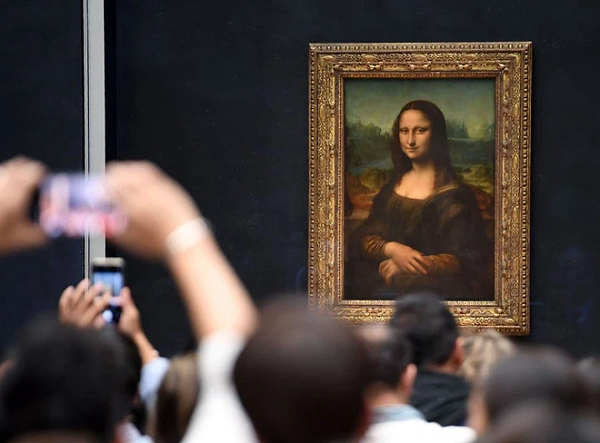 Việc Da Vinci bị nghi ngờ là đồng tính luyến ái hoặc tình yêu của ông với những vấn đề/câu hỏi về chủ đề này có thể đã ảnh hưởng đến việc tạo ra tác phẩm nghệ thuật thú vị này.