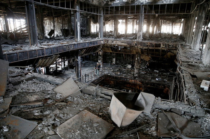 Cảnh tượng bên trong thư viện thuộc Đại học Mosul sau khi nơi này sạch bóng IS. Ảnh The Atlantic