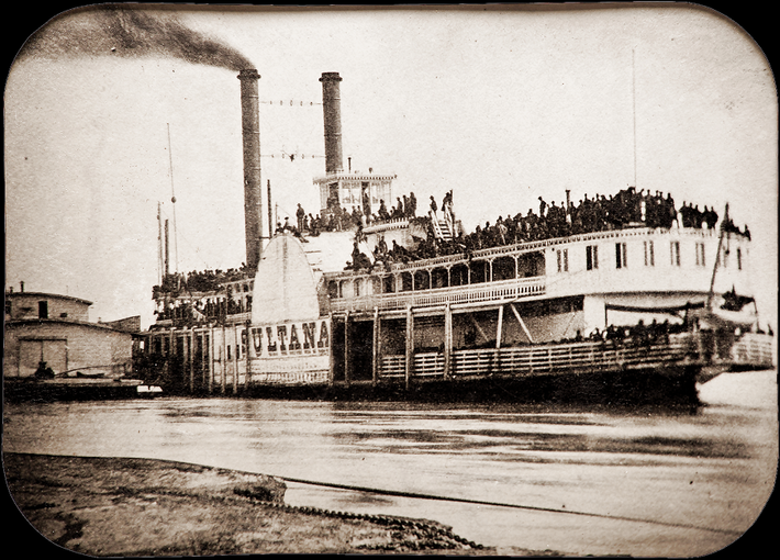Vào ngày 24/4/1865, tàu Sultana khởi hành từ Vicksburg với gần 2.500 người trên tàu, vượt quá sức chở hợp pháp của nó.