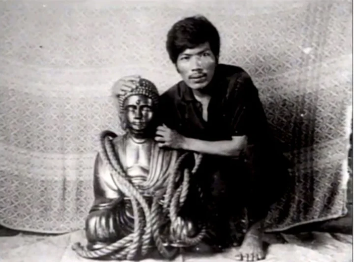 Ngoài ra, Rogelio Roxas còn phát hiện ra một số lượng lớn hộp được sắp xếp gọn gàng và mở ra để tìm thấy 24 thỏi vàng.