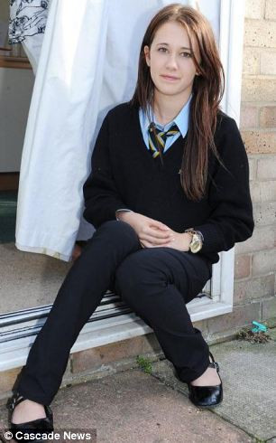 Paige Roffey, một cô gái Anh, 15 tuổi, cũng đã từng là nạn nhân của việc dùng băng vệ sinh tampon. Em bị ngất vì hội chứng sốc độc tố và rơi vào hôn mê sâu 2 ngày. Tuy nhiên, Paige khá may mắn khi em có thể qua được cơn nguy kịch và dần hồi phục.