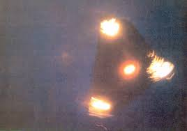 Theo các nhà nghiên cứu UFO, sự xuất hiện của vật thể hình tam giác đen có thể liên quan đến sự xuất hiện của các UFO hình tam giác đen tương tự vào những năm trước đó.