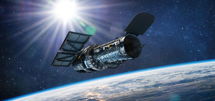 Hubble không phải là kính viễn vọng không gian đầu tiên trên thế giới nhưng nó là kính viễn vọng lớn và mạnh nhất từng được phóng thời đó.