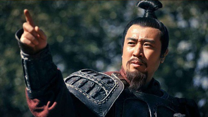 Tuy nhiên, khi Quan Vũ thất bại ở Kinh Châu, Lưu Bị giận lây sang Lưu Phong vì đã không đem quân sang cứu viện.