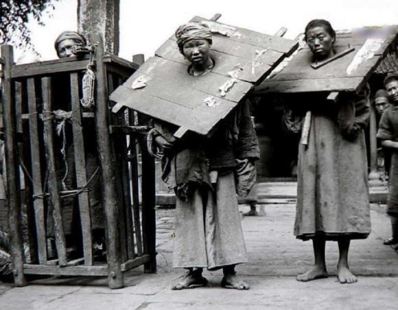 Đồng thời, khi đưa những người bị lưu đày đi xa xôi, họ gặp phải nhiều khó khăn trong việc tìm cách thích nghi với môi trường mới.