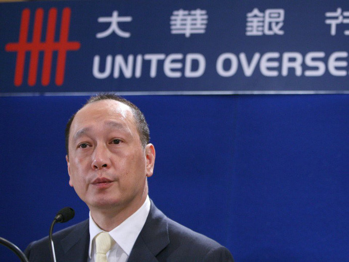 Theo sau là gia đình Wee. Wee Cho Yaw, hiện sở hữu tài sản 6,4 tỷ USD, là người sáng lập United Overseas Bank, ngân hàng lớn nthứ 3 tại Singapore. Con trai ông - Wee Ee Cheong hiện là chủ tịch kiêm CEO của ngân hàng này.