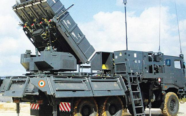 Hệ thống radar của SPYDER có thể đồng thời theo dõi cùng lúc 300 mục tiêu, phát hiện mục tiêu ở độ cao tối đa 30 km so với mực nước biển. Tầm bắn mục tiêu của SPYDER tối đa 50 km tuỳ loại tên lửa, trần hạ mục tiêu là 16 km. Nguồn ảnh: Pinterest.