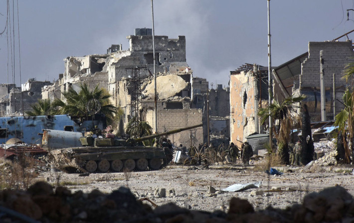 Lực lượng chính phủ Syria thọc sâu vào quận Myessar, phía đông Aleppo ngày 4/12. Ảnh Sputnik