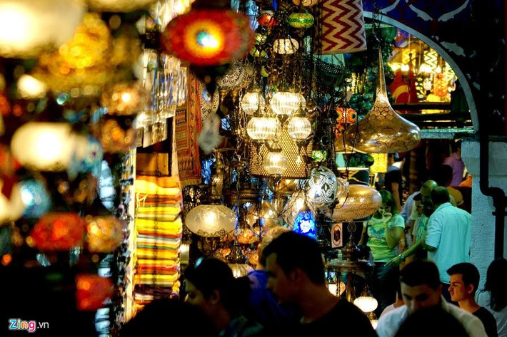 Mặc dù số lượng siêu thị, cửa hàng tiện lợi tai Thổ Nhĩ Kỳ tăng mạnh, Grand Bazaar vẫn là điểm đến hấp dẫn của du khách.