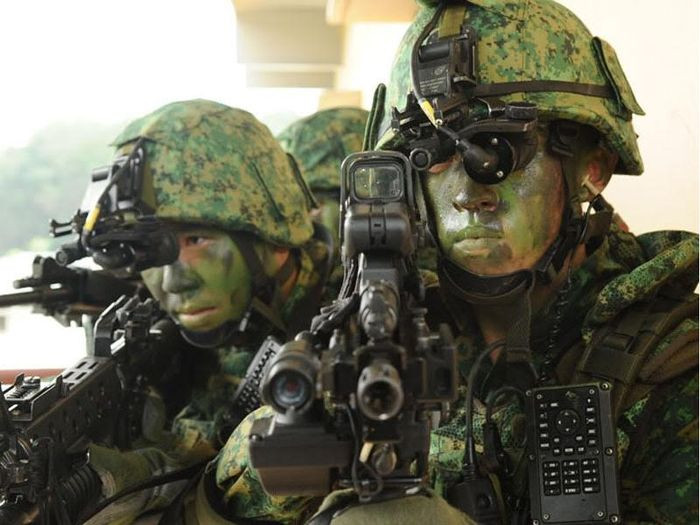 Trong quá khứ, chế độ nghĩa vụ quân sự của Singapore từng được kéo dài tới 30 tháng nhưng sau này, tới đầu những năm 90 được rút ngắn lại chỉ còn từ 22 tới 24 tháng. Nguồn ảnh: Pinterest.