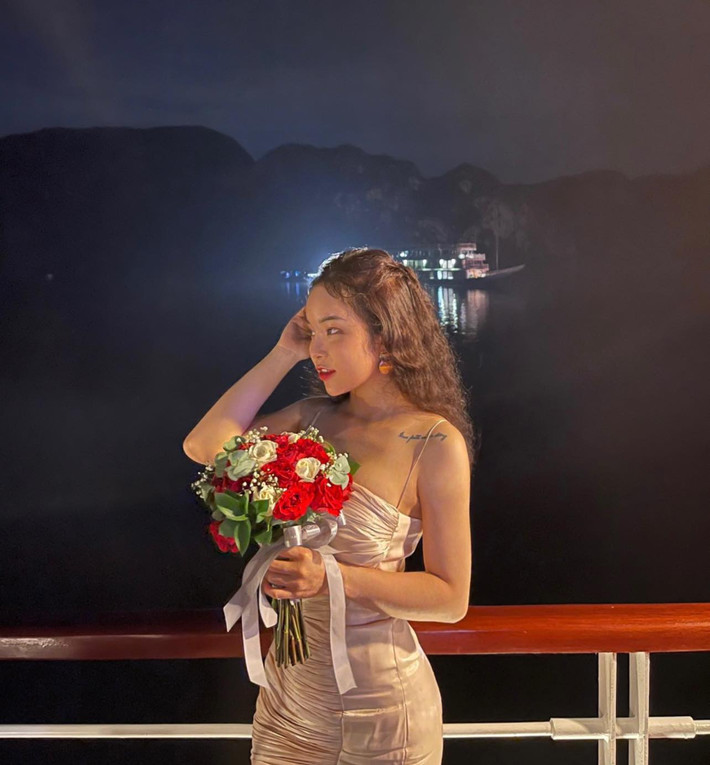 Dù chỉ cao vỏn vẹn 1m52 nhưng Huyền Trang vẫn có thân hình bốc lửa khó ngờ.