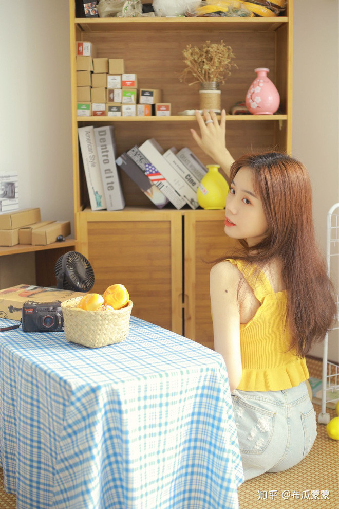 Gương mặt của cô ngày càng thon gọn, thanh tú, dù chụp góc nào cũng đẹp.