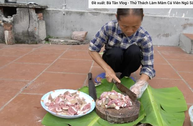 Theo nhiều cư dân mạng chia sẻ, thực tế là hầu như những miếng thịt dê nào cũng sẽ có màu sắc như vậy.