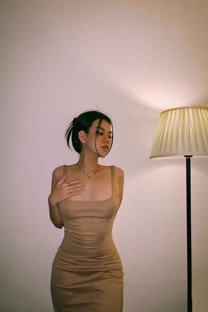 Ngoài là hot girl làng KOL, Mẫn Nhi còn là cái tên khá nổi với giới trẻ Sài thành, cô còn là người mẫu ảnh cho nhiều thương hiệu thời trang.