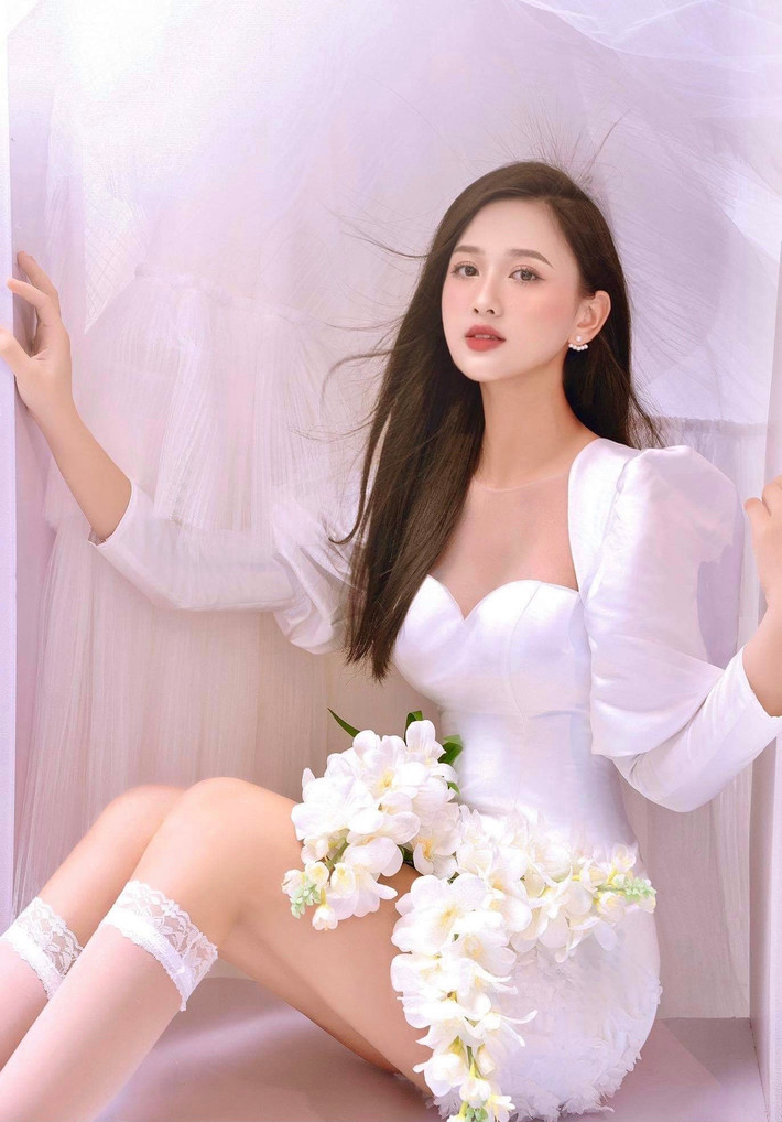 Trang Facebook cá nhân của gái xinh này hiện thu hút hàng trăm nghìn lượt theo dõi.