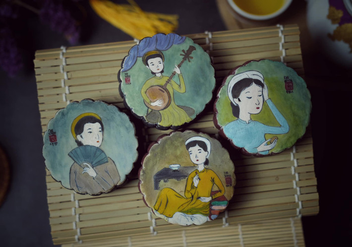 Để làm bánh Trung thu xinh đẹp như vậy, Thùy Dương đã sử dụng một chiếc bánh nướng, nhân bánh tùy sở thích mỗi người.