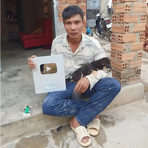 Những ngày gần đây, cộng đồng mạng "dậy sóng" trước Lộc Fuho, người nổi tiếng với nhiều video dạy nghề... phụ hồ.