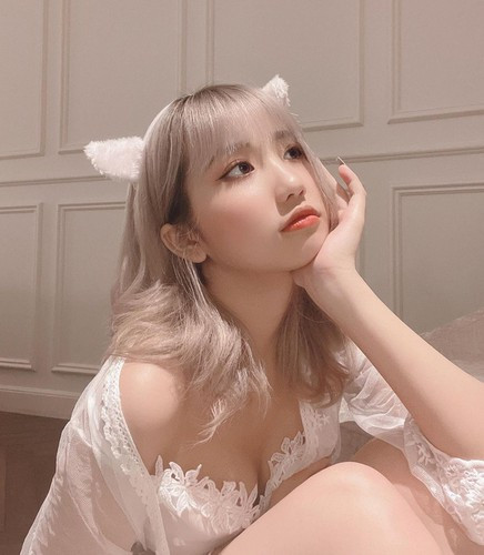 Sự thay đổi này của Huyền đã nhận được vô số lời khen ngợi tích cực. Đa phần đều cho rằng, phong cách trước đây không phù hợp với lứa tuổi 17 của cô.