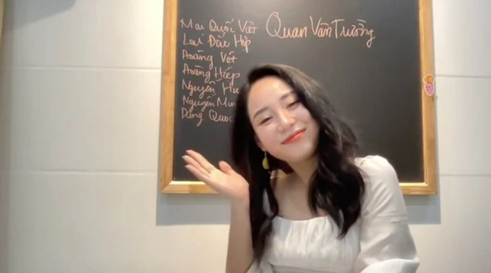 Thời gian qua, cô giáo Minh Thu dạy Vật lý vẫn đang là cái tên thu hút sự quan tâm trên các trang mạng xã hội khi livestream dạy học lúc nửa đêm.